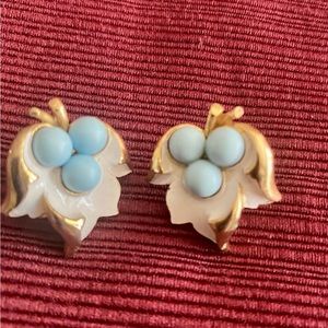 Sarah Coventry vintage clip on